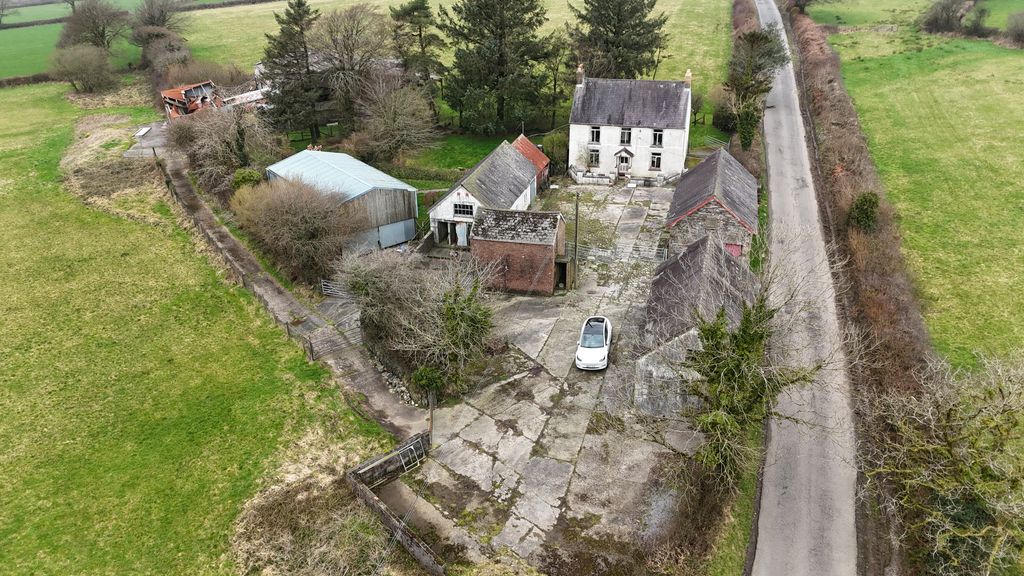 Property photo 2 of 25