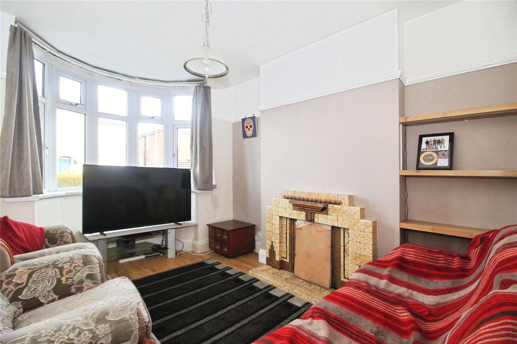 Property photo 3 of 13 Lounge