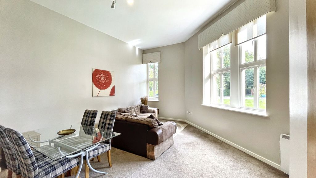 Property photo 2 of 10 Living / Dining