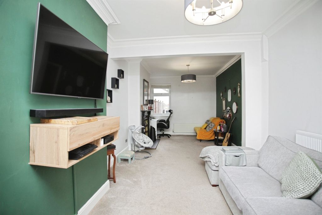 Property photo 3 of 17