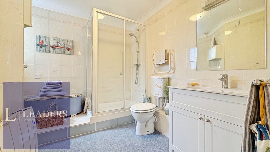 Property photo 3 of 14 Bathroom
