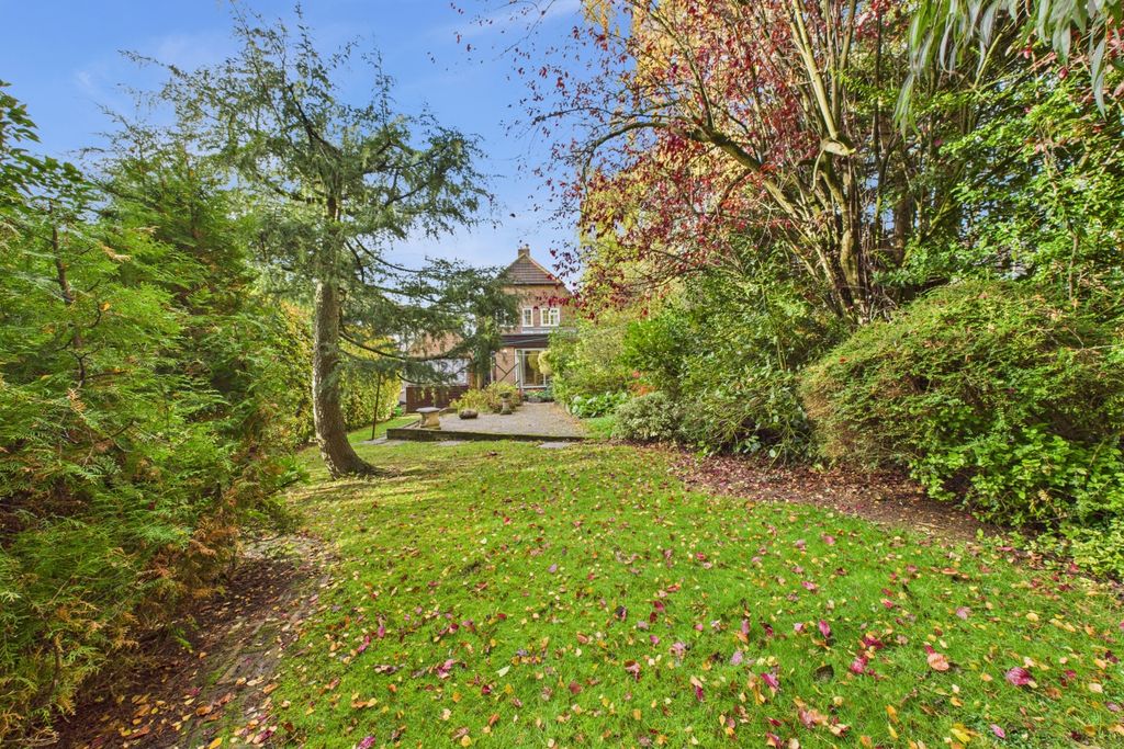 Property photo 2 of 27 Garden