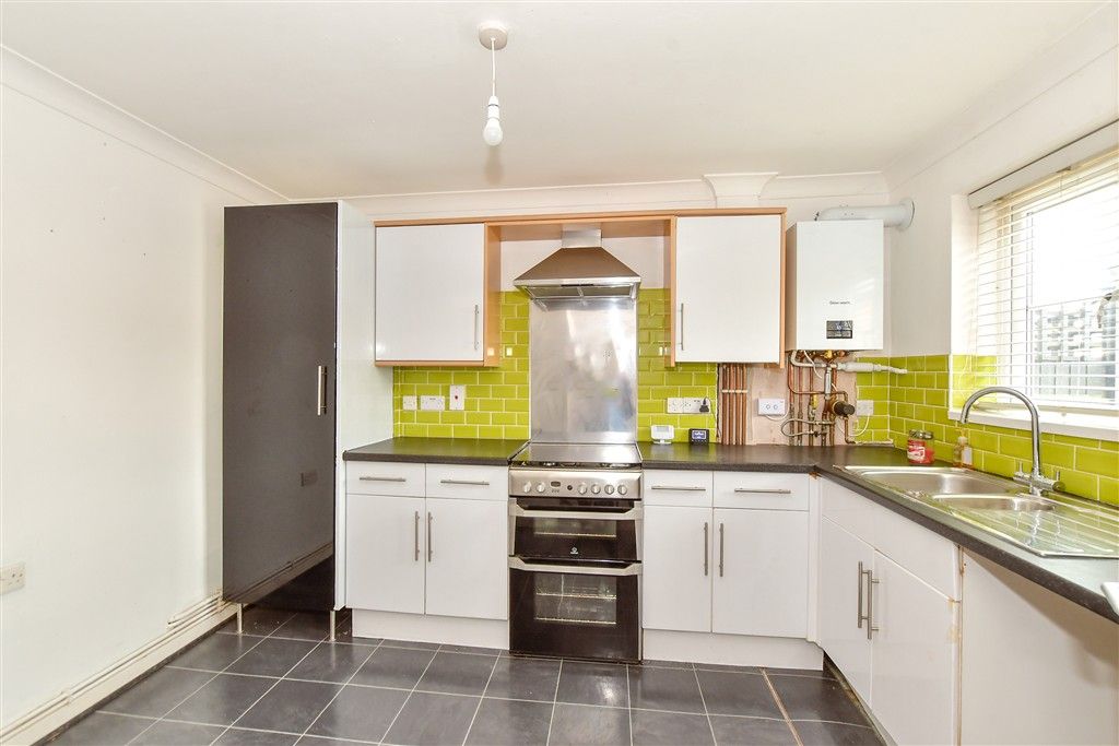 Property photo 3 of 9 Kitchen