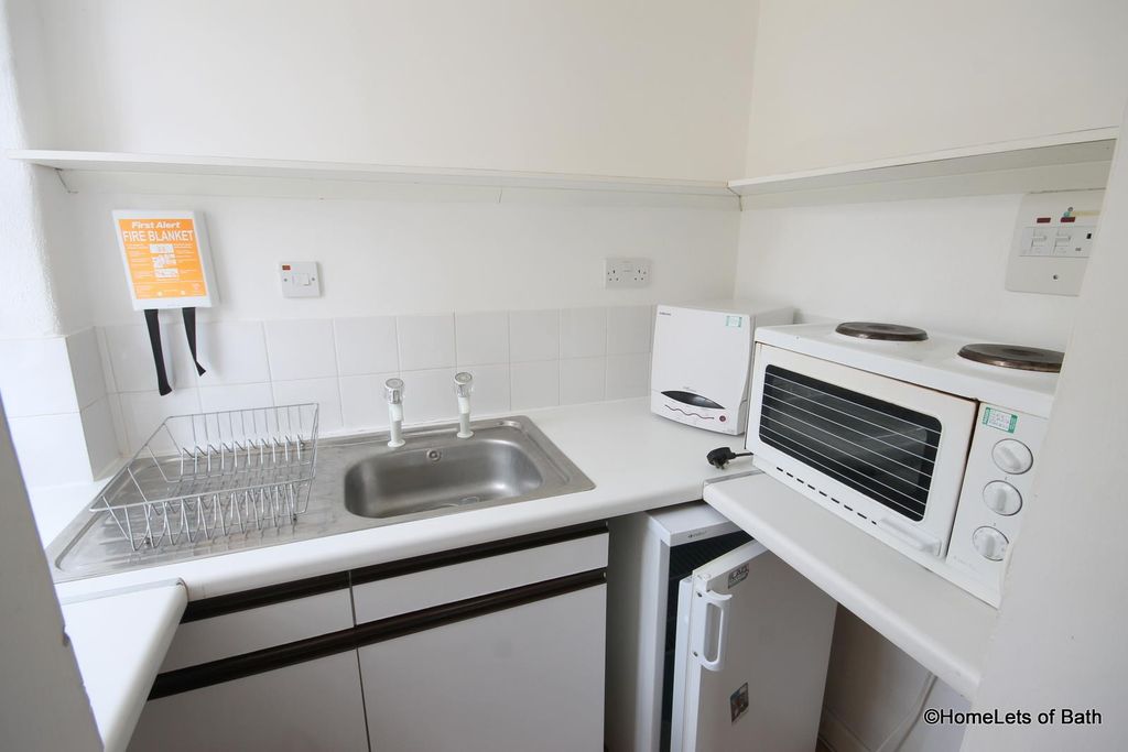 Property photo 3 of 6 Kitchen