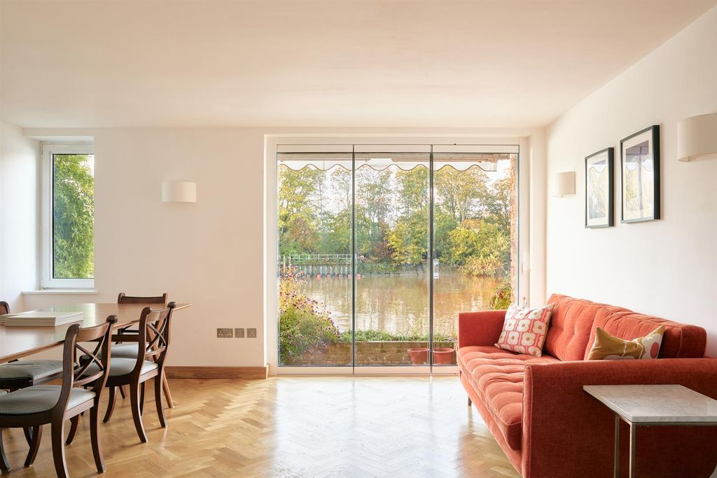 Property photo 2 of 37