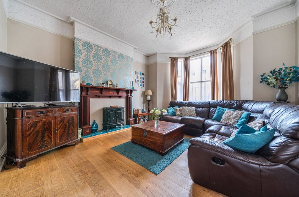 Property photo 2 of 20