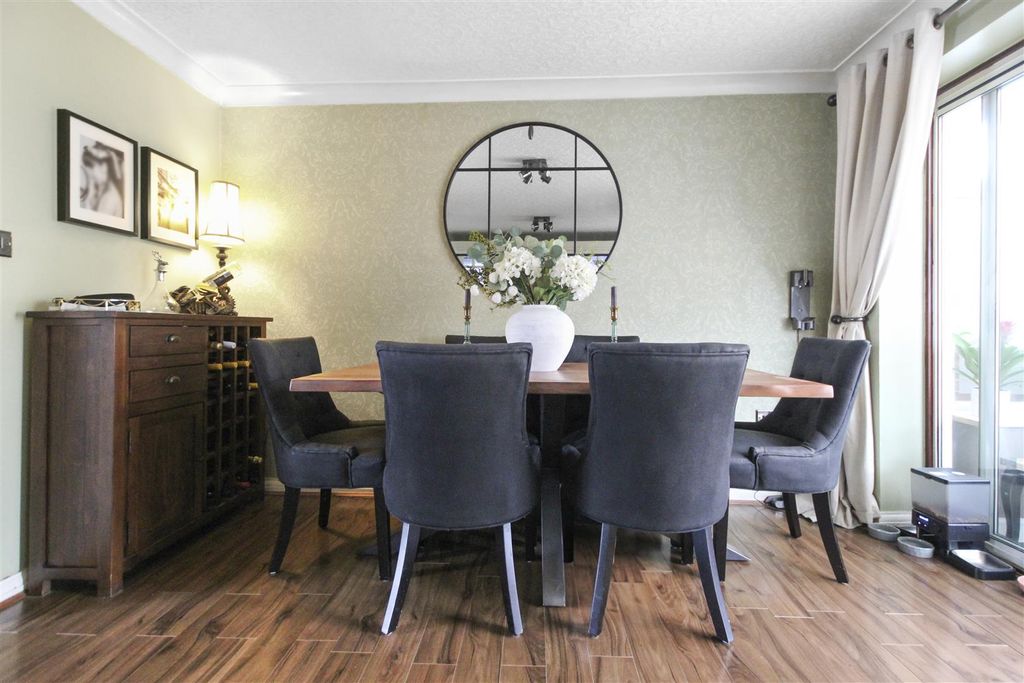 Property photo 2 of 25 Diner