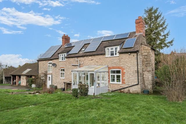 Property photo 3 of 25 Front Aspect