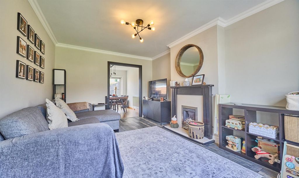 Property photo 2 of 18 Goosehills Road_2.Jpg