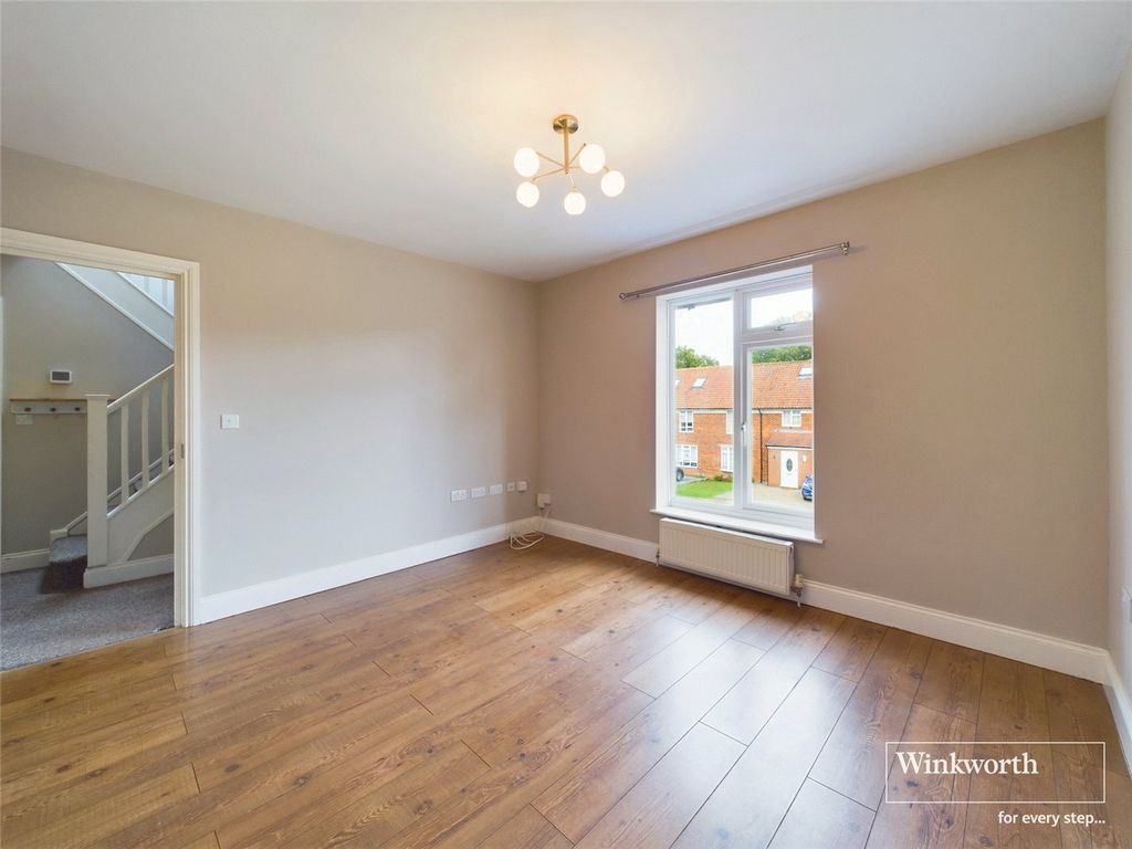 Property photo 3 of 8 Lounge