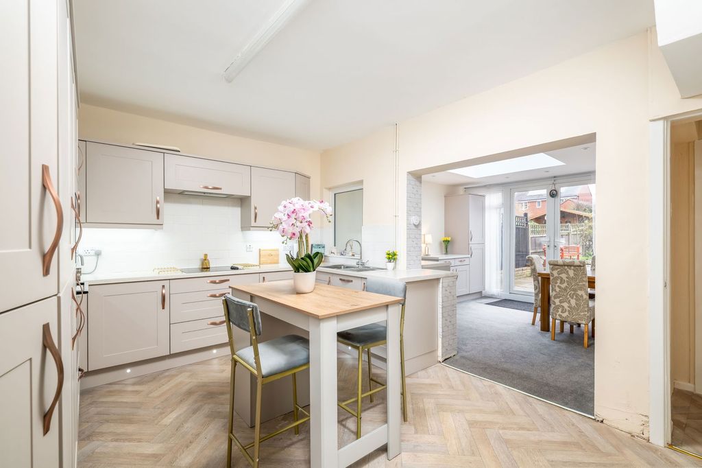 Property photo 2 of 23