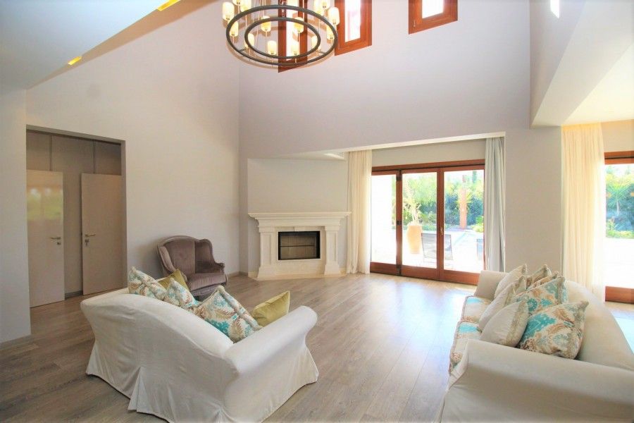 Property photo 2 of 40