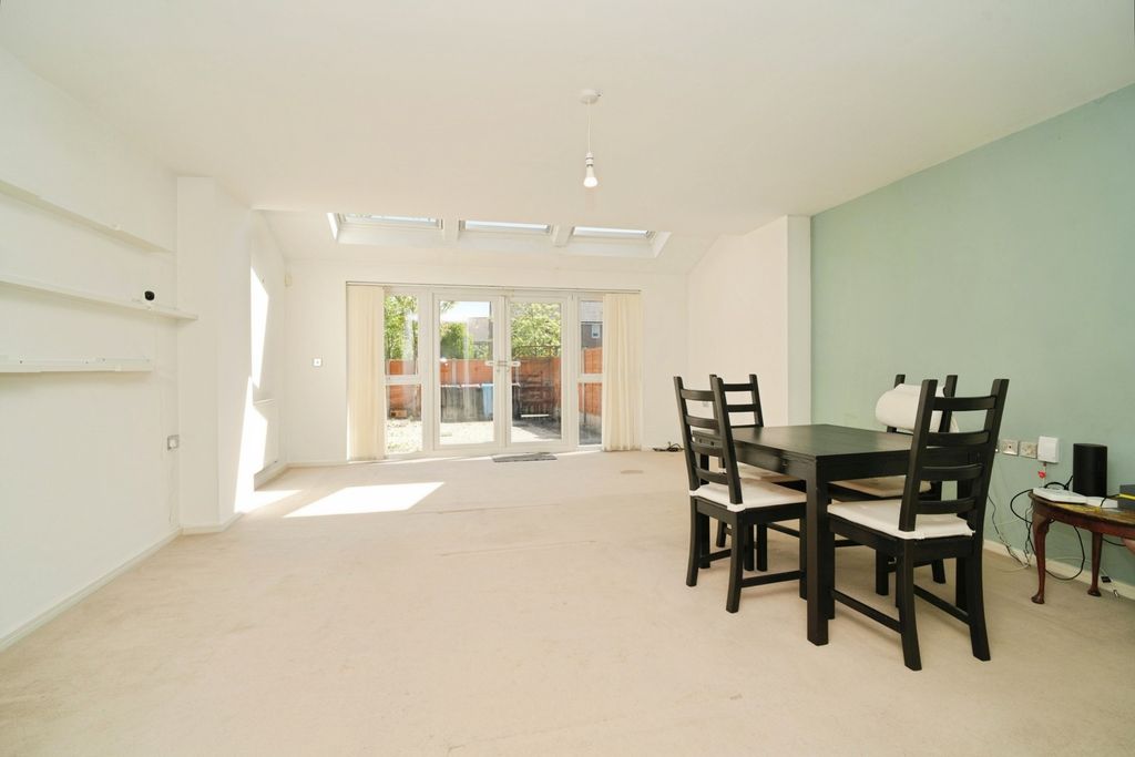 Property photo 2 of 20 Dining Area