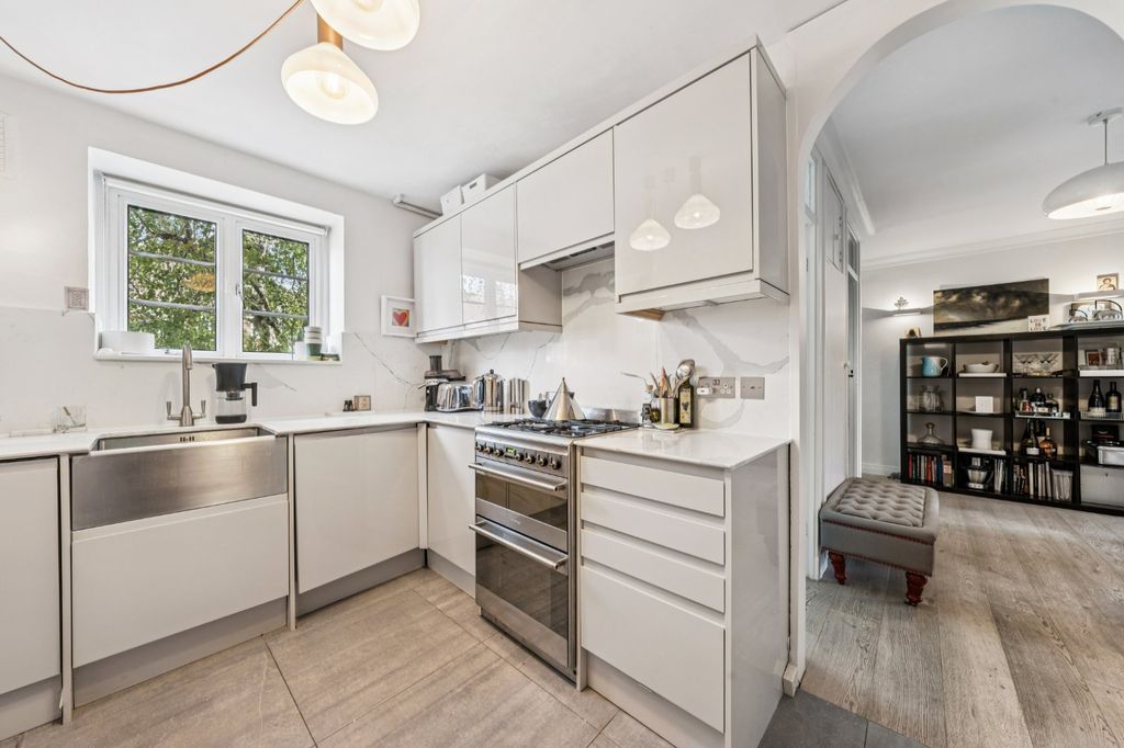 Property photo 3 of 18 Kitchen