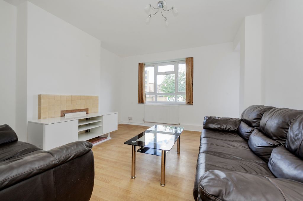 Property photo 1 of 6 2 Thackeray Ct-9625.Jpg