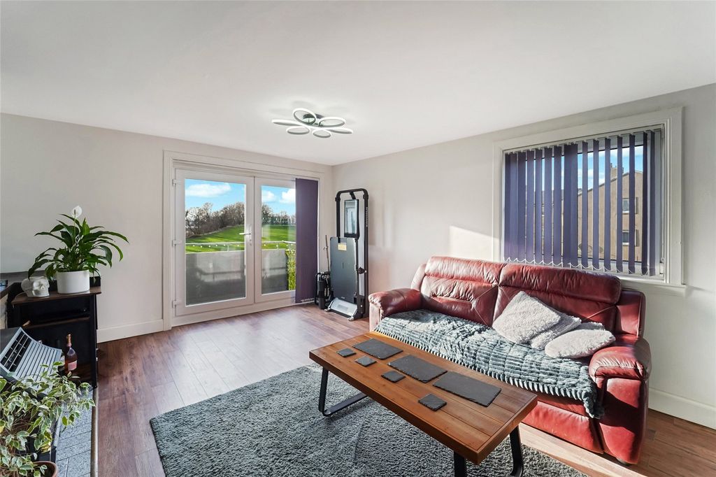 Property photo 3 of 21 Living Room