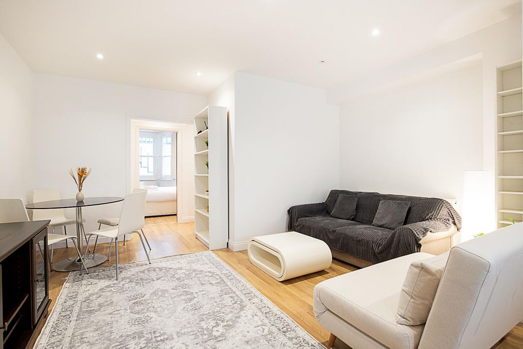 Property photo 1 of 16 Ipse1 - Lower Ground, 48 Upcerne Road.Jpg
