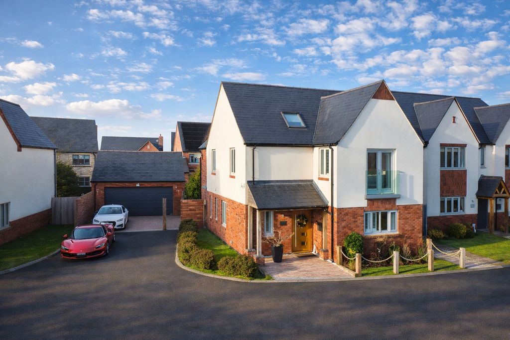 Property photo 2 of 32