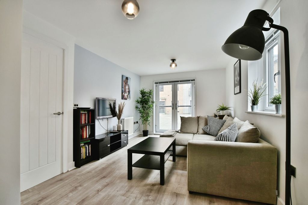 Property photo 3 of 22 Pbox-Img.Jpg