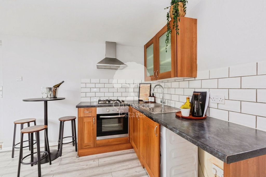 Property photo 2 of 8 Kitchen