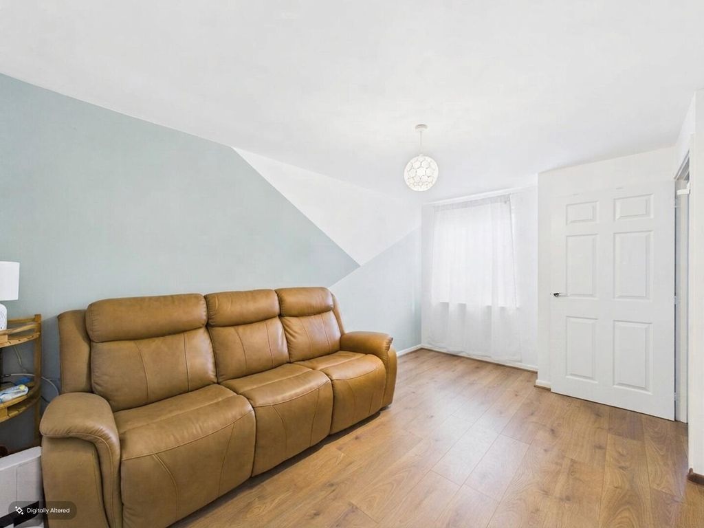 Property photo 3 of 10 Living Room