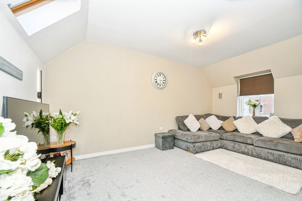 Property photo 2 of 9 Living Room