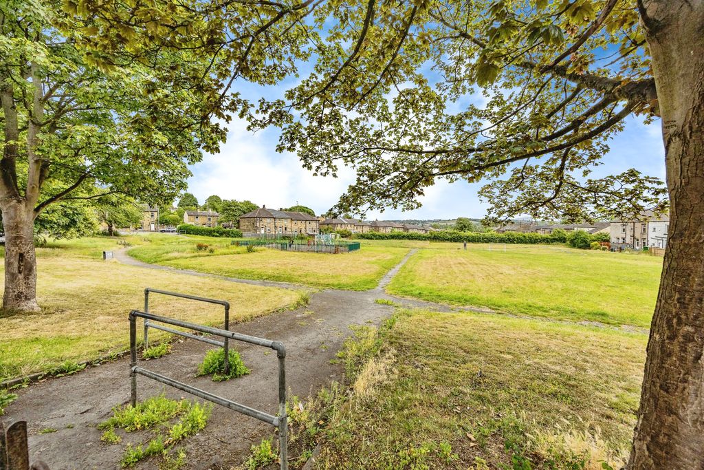 Property photo 3 of 18 Park (Over The Road)