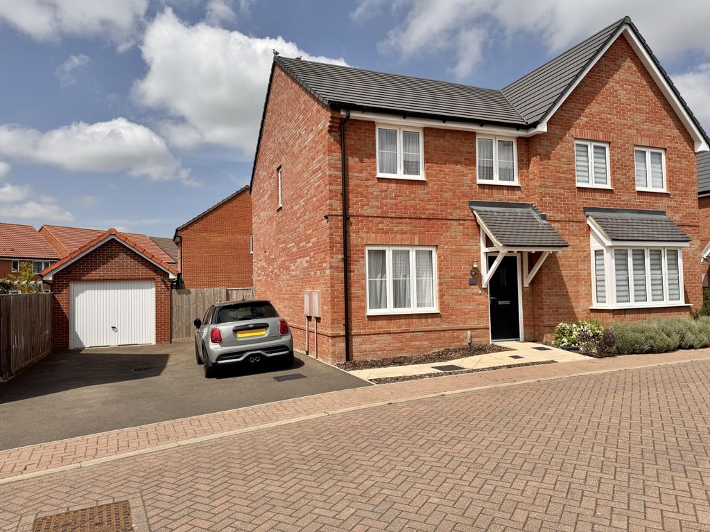 Property photo 1 of 16 Front