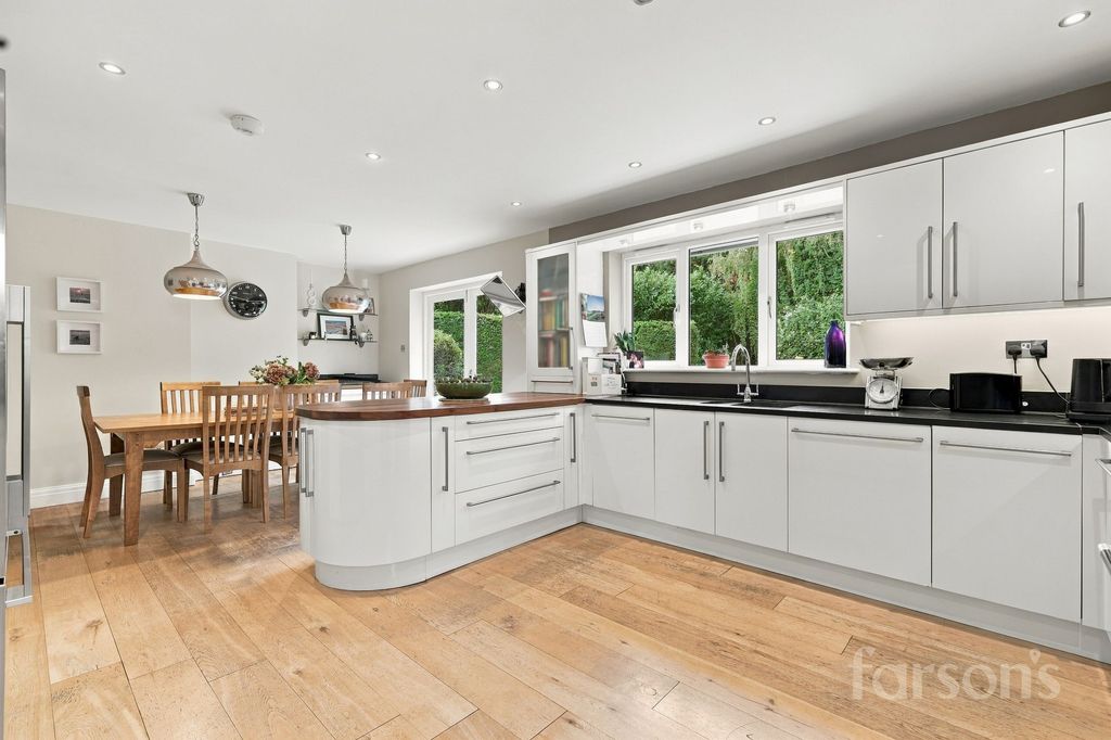 Property photo 2 of 39