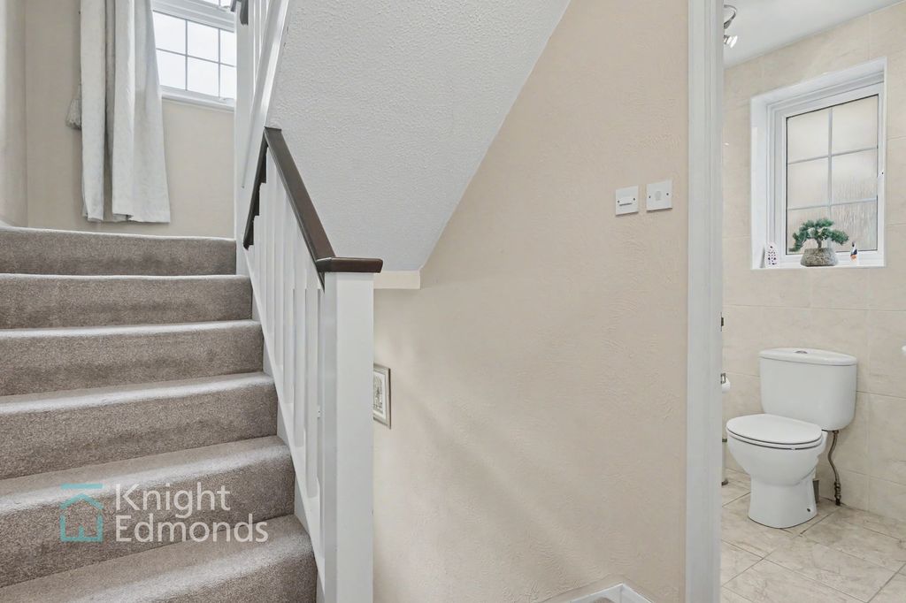 Property photo 2 of 17 Hallway