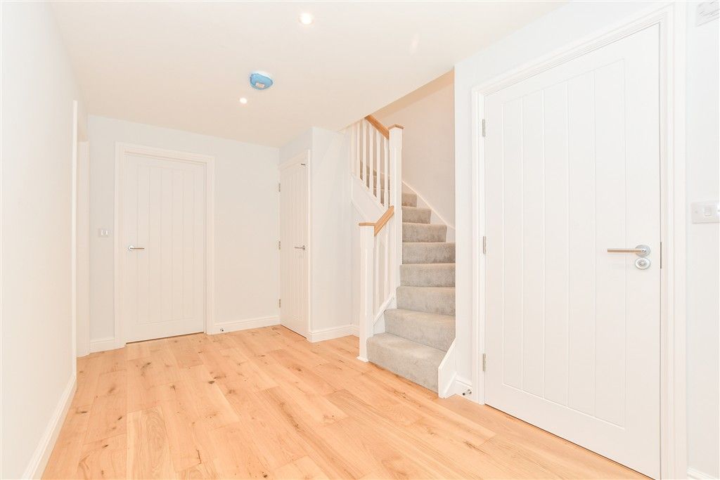 Property photo 2 of 21 Entrance Hall