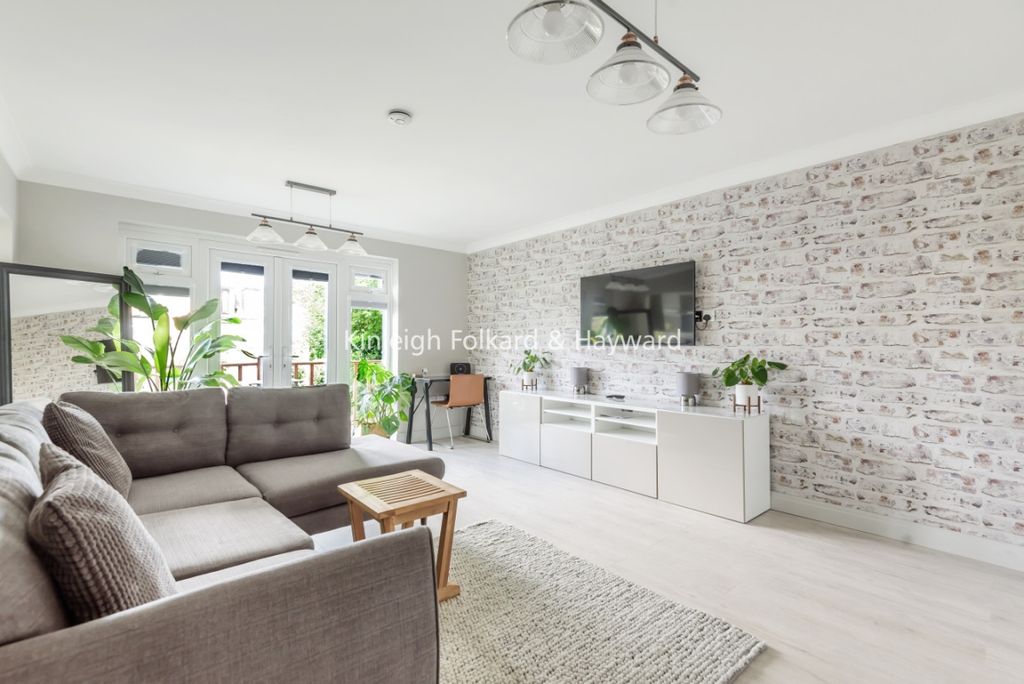 Property photo 1 of 9 0A693d41-c28d-4371-8
