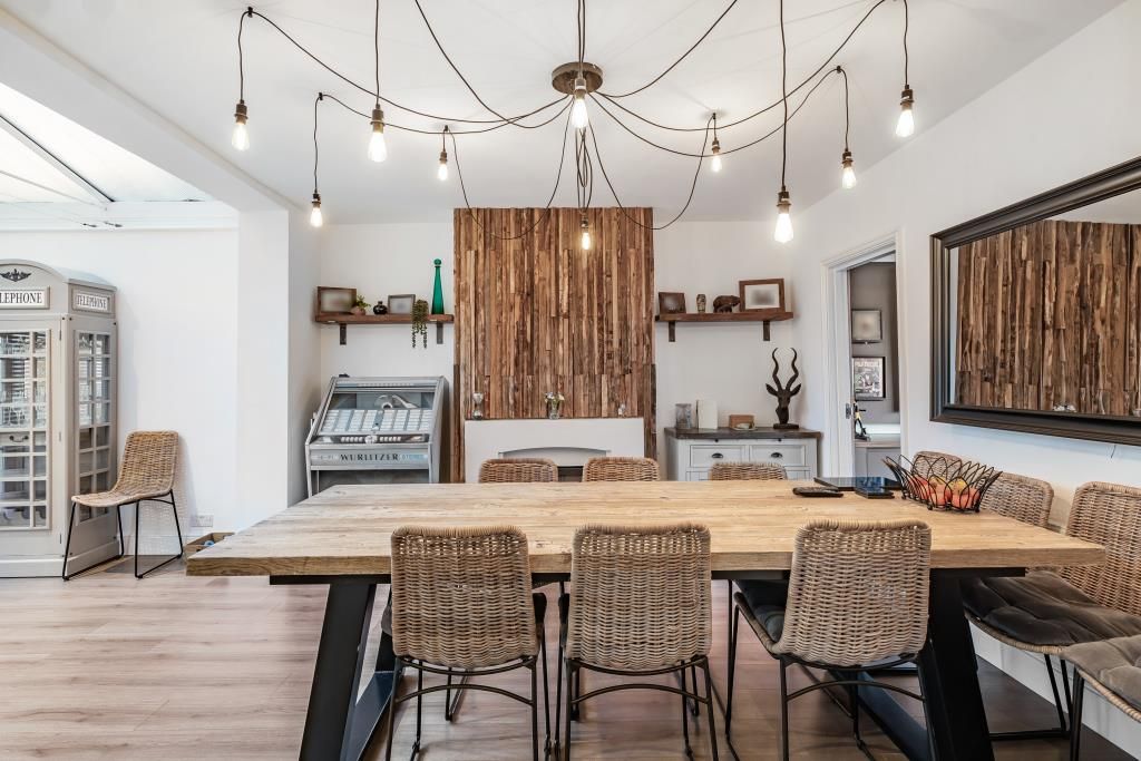 Property photo 2 of 22 Dining Area