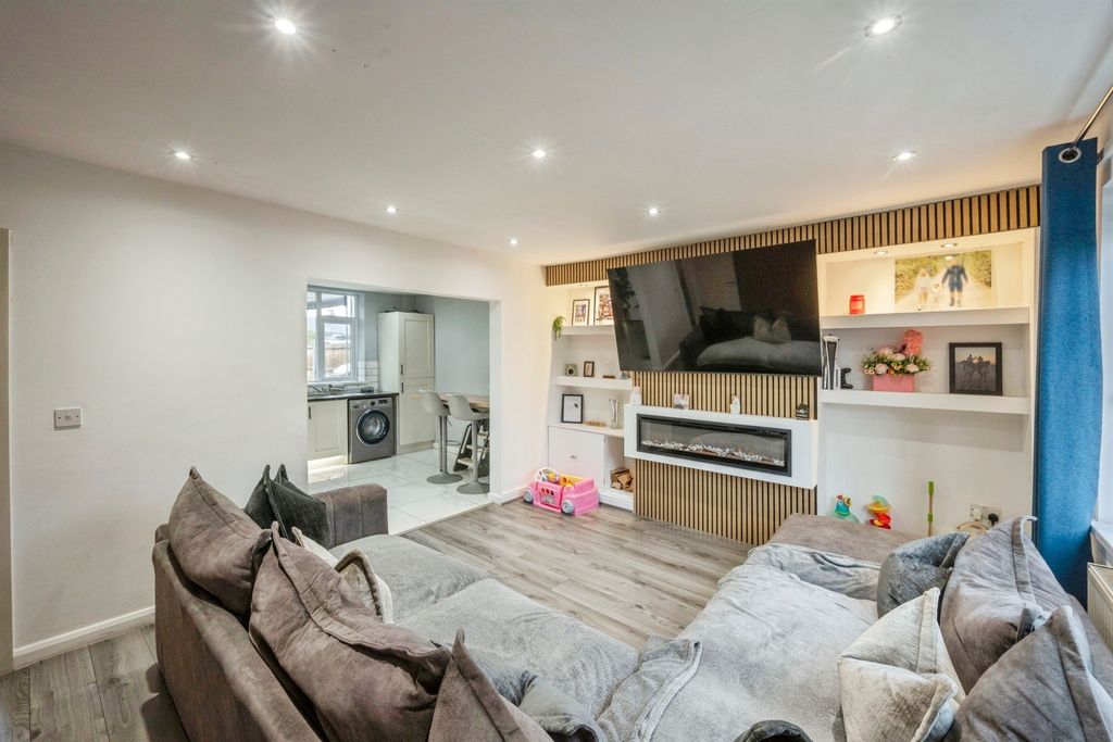 Property photo 2 of 14