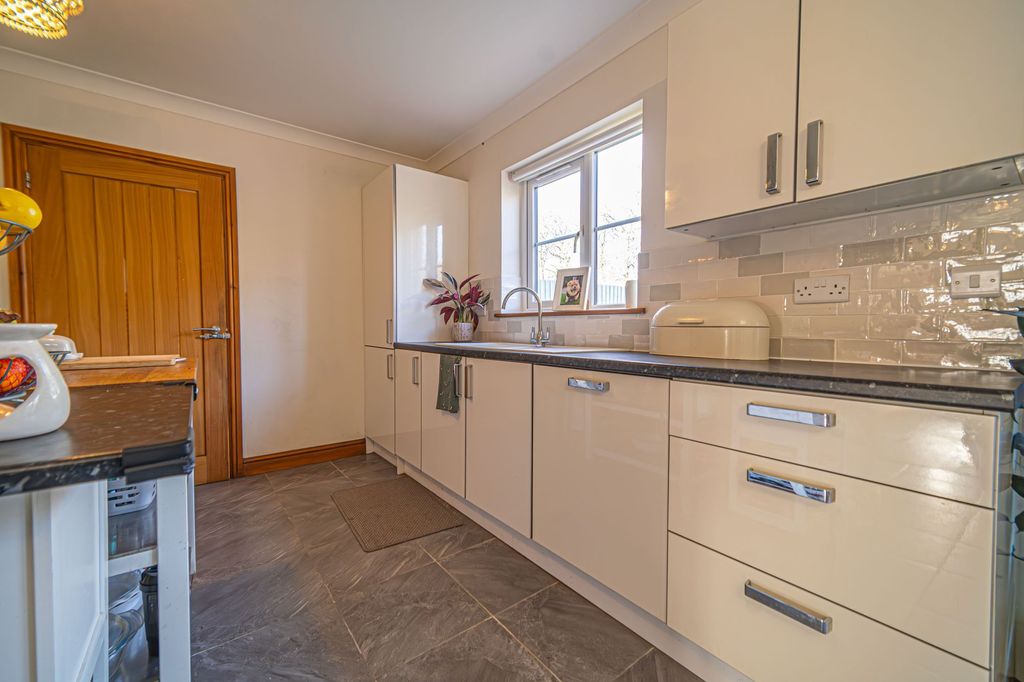 Property photo 3 of 44