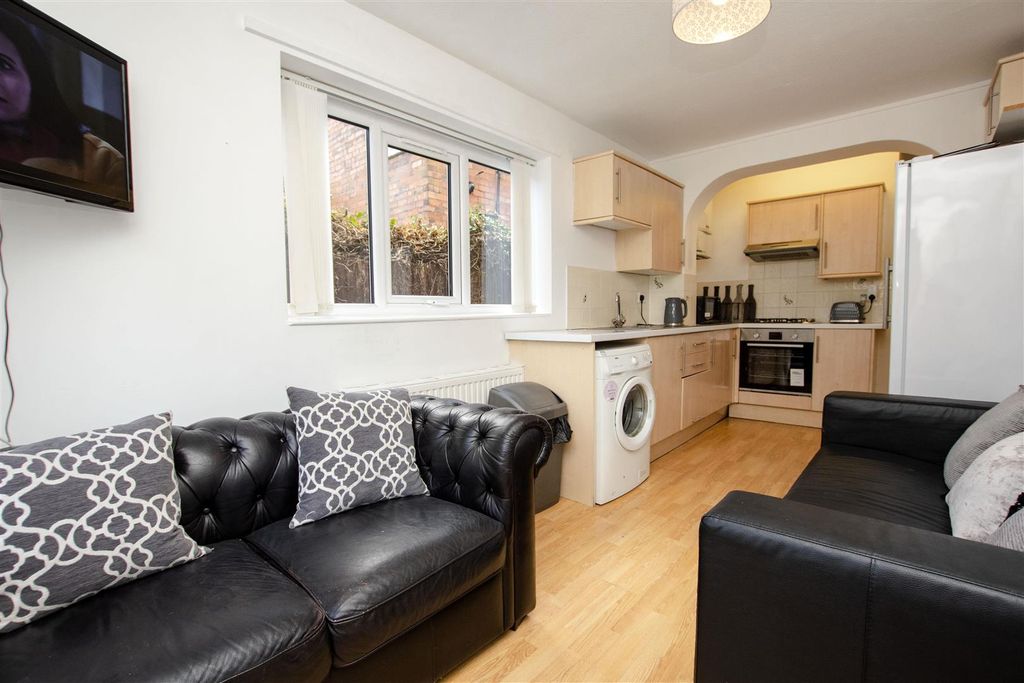 Property photo 1 of 10 Approach
