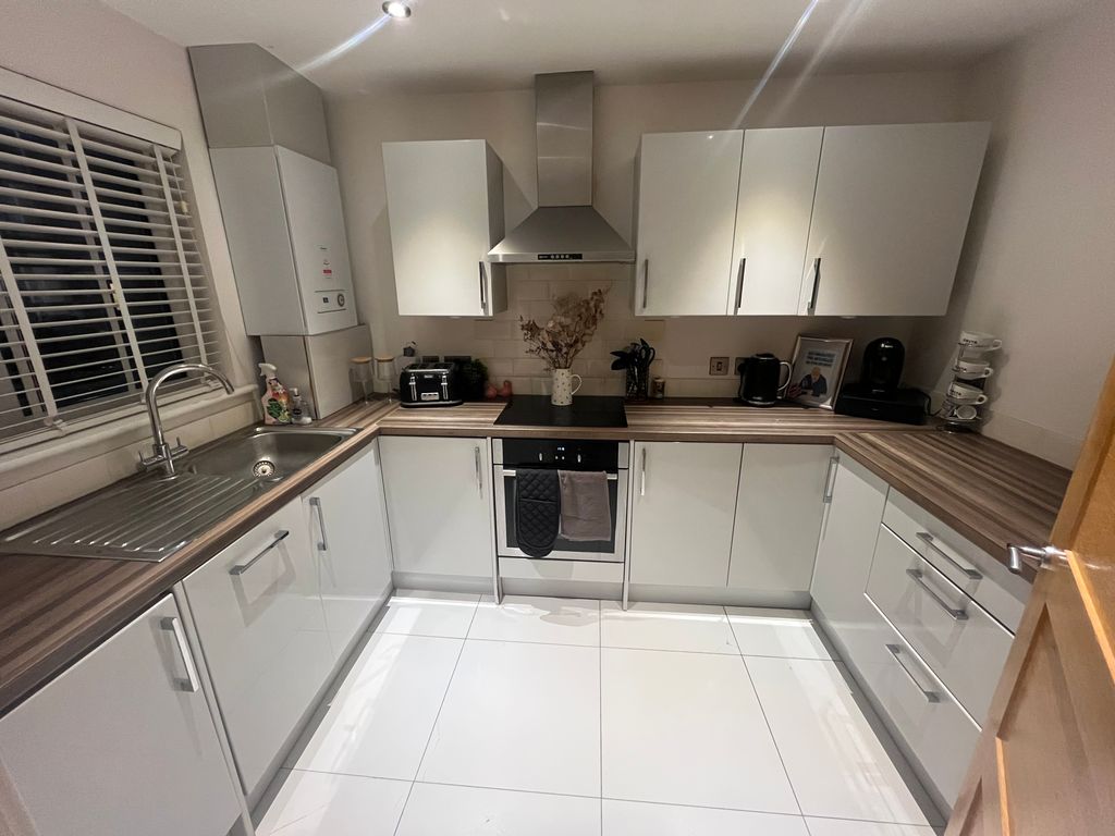 Property photo 1 of 9 Kitchen