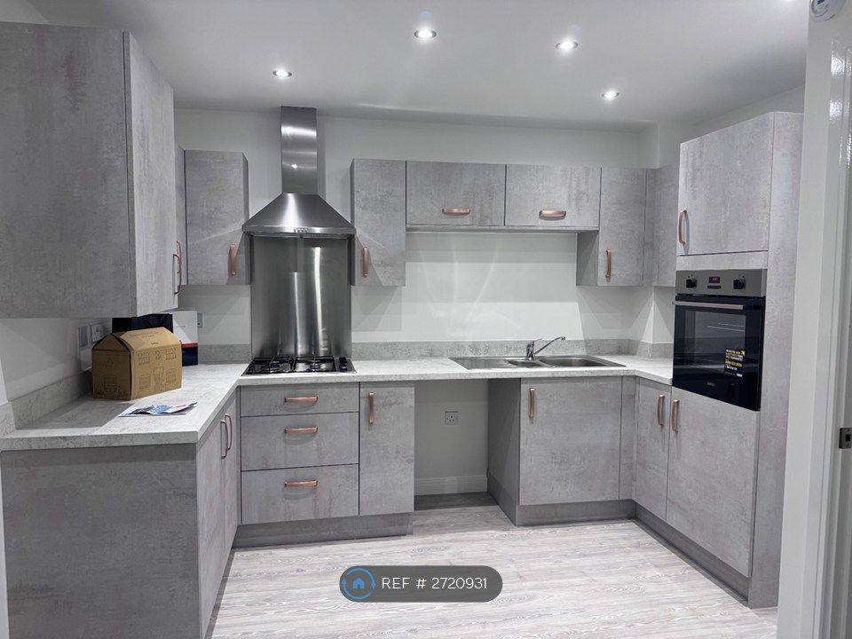 Property photo 3 of 9 Kitchen