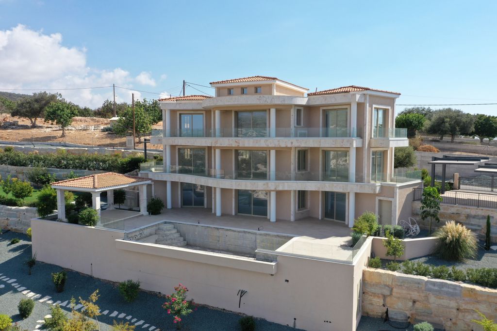 Property photo 2 of 16