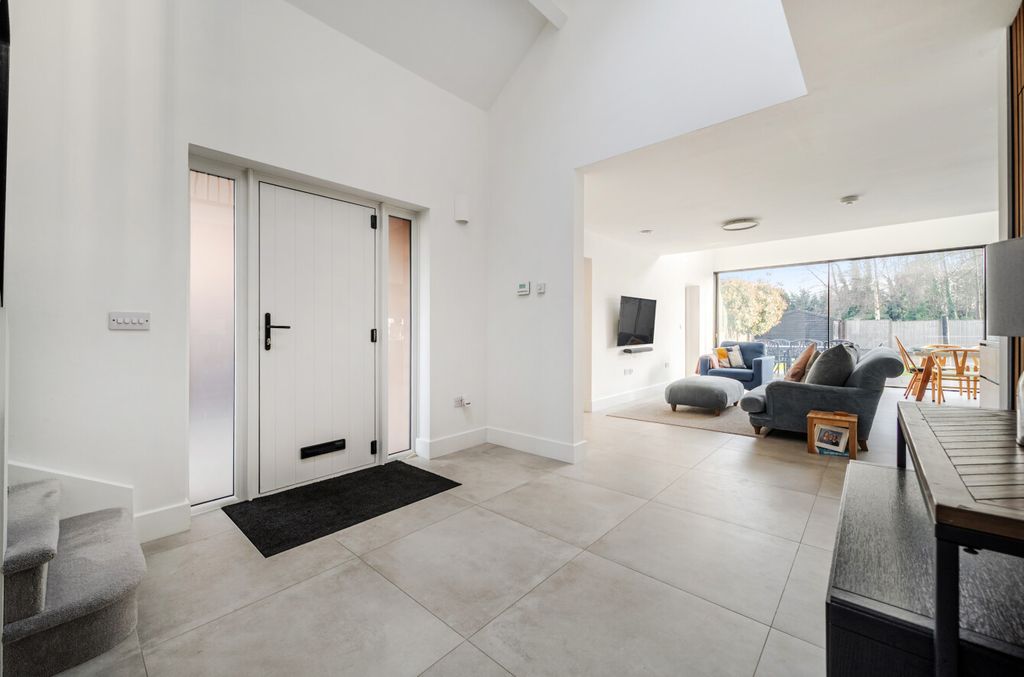 Property photo 3 of 32 1408996-23-6989Ae...