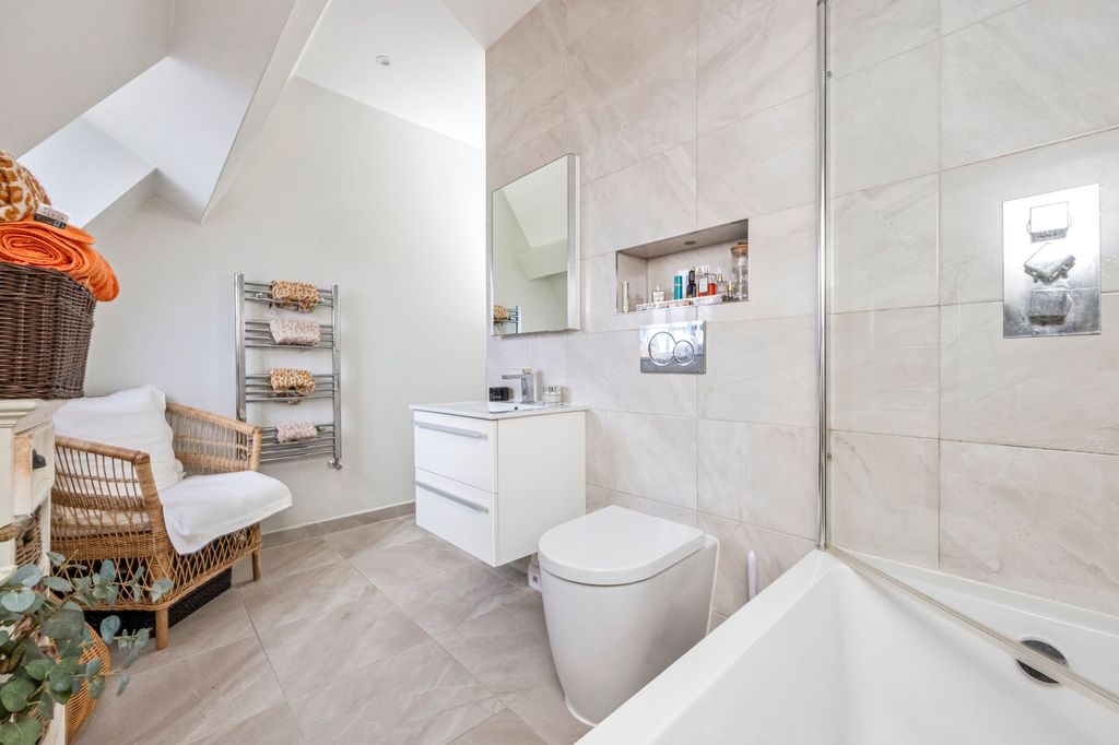 Additional image 15 of 3 bed flat for saleSyresham Gardens, The Priory Syresham Gardens RH16