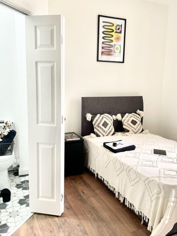 Property photo 3 of 8 24Ab4182-808A-4Fcb-8Ae4-7026F20C650F.Jpg