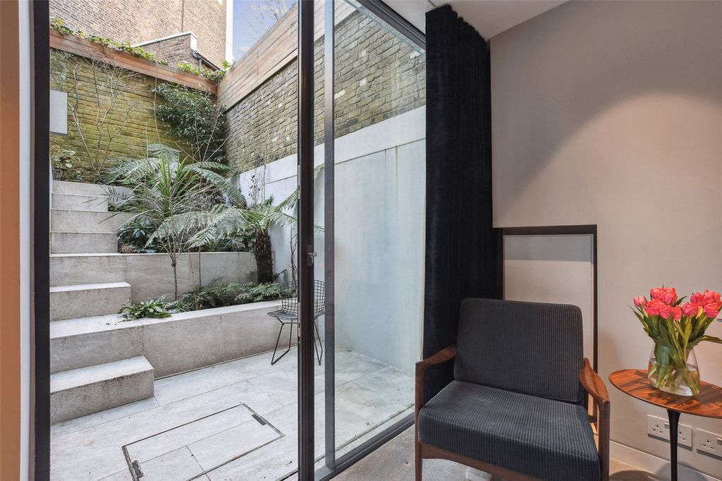 Property photo 2 of 14 Picture No. 08