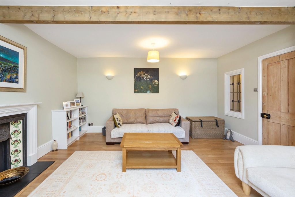 Property photo 3 of 19 Brunswick Mews, 5-013.Jpg