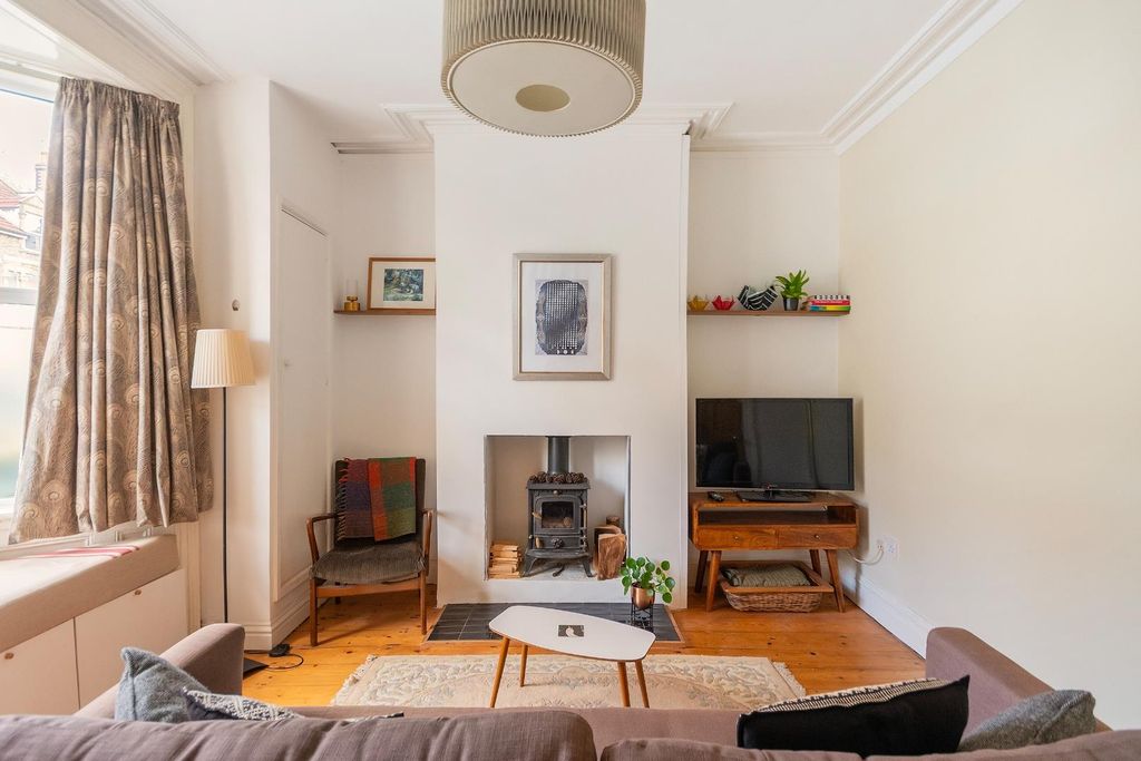 Property photo 1 of 27 2C5R8Sg - Living Room A.Jpg