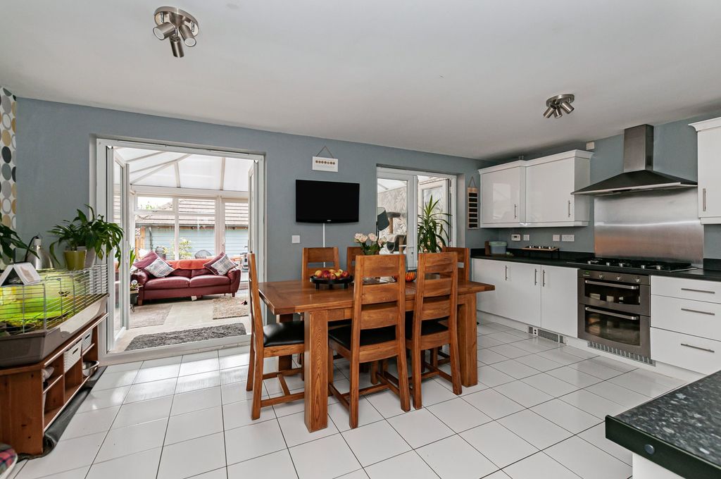 Property photo 2 of 23