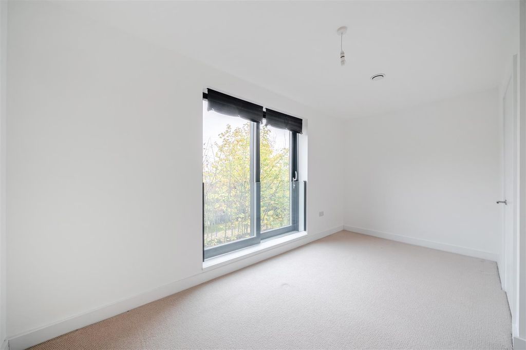 Property photo 2 of 10 1368804-6-68F0F48c2F015.Jpg