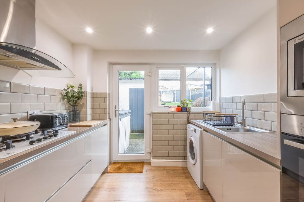 Property photo 2 of 23