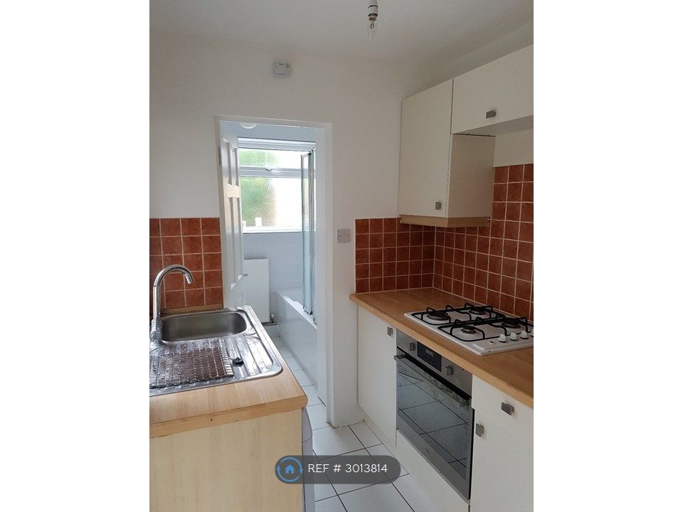 Property photo 3 of 6 Kitchen
