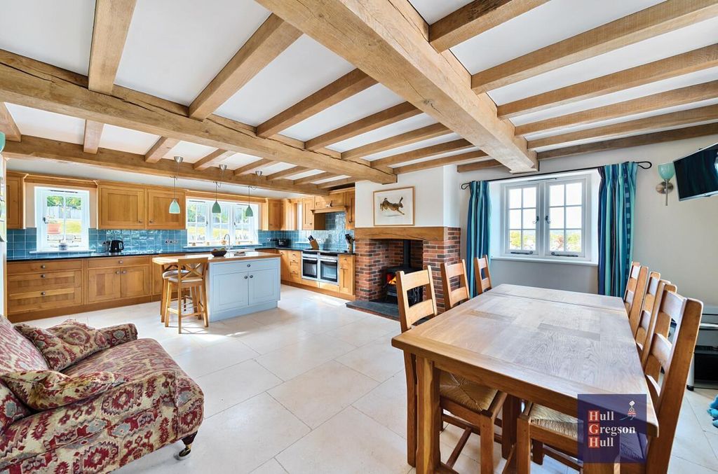 Property photo 2 of 41 c09502B4-0Bb8-48d3-A81E-847A0c22A60E.Jpg